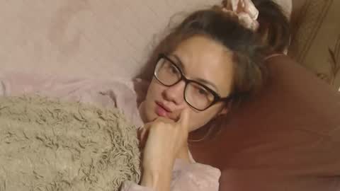 Snapshot of candylady13 chatting on October 27, 9:41 pm say meow and send tips online show from October 27, 9:41 pm