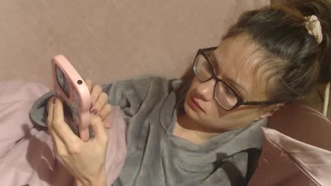 Snapshot of candylady13 chatting on December 3, 12:58 pm say meow and send tips online show from December 3, 12:58 pm