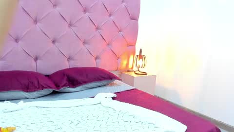 Snapshot of candyllucy chatting on February 5, 11:28 pm candyllucy online show from February 5, 11:28 pm