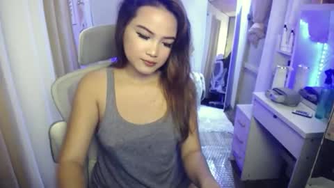 Snapshot of candylovergirl chatting on February 8, 6:00 pm leahlex 3 online show from February 8, 6:00 pm