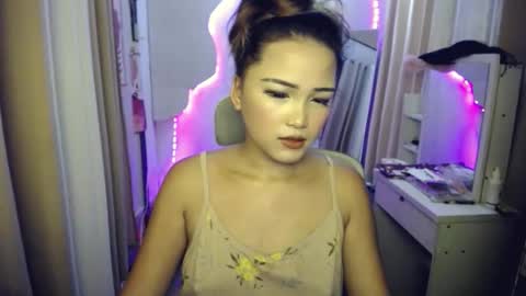 Snapshot of candylovergirl chatting on April 21, 9:59 am leahlex 3 online show from April 21, 9:59 am