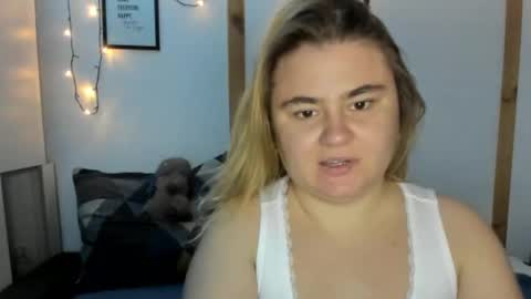 Snapshot of candymilas chatting on December 4, 1:03 am candymilas online show from December 4, 1:03 am