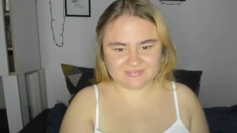 Snapshot of candymilas chatting on December 5, 1:58 am candymilas online show from December 5, 1:58 am