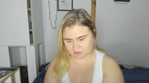 Snapshot of candymilas chatting on December 10, 8:38 pm candymilas online show from December 10, 8:38 pm