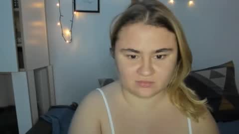 Snapshot of candymilas chatting on December 14, 9:02 pm candymilas online show from December 14, 9:02 pm