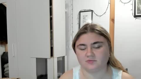 Snapshot of candymilas chatting on December 18, 8:47 pm candymilas online show from December 18, 8:47 pm