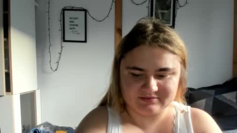 Snapshot of candymilas chatting on December 19, 12:12 pm candymilas online show from December 19, 12:12 pm
