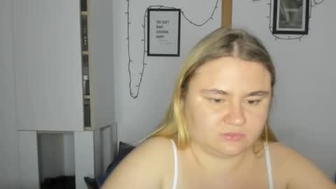 Snapshot of candymilas chatting on December 24, 9:33 pm candymilas online show from December 24, 9:33 pm