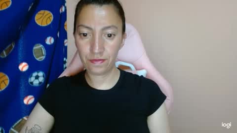 Snapshot of candymilfff chatting on May 23, 8:46 pm candymilfff online show from May 23, 8:46 pm