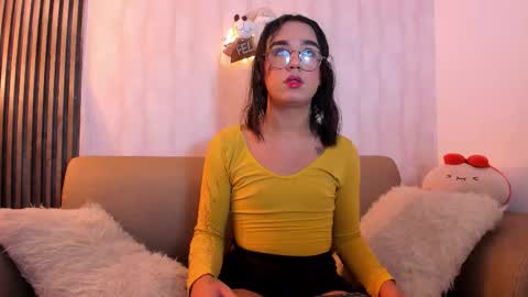 candypink12 online show from December 22, 5:15 am