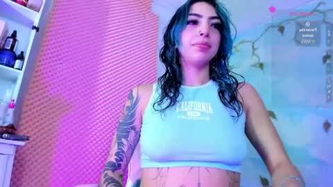 Snapshot of candyrisex chatting on June 5, 3:24 am candyrisex online show from June 5, 3:24 am