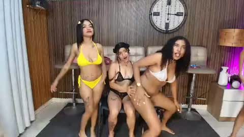 Snapshot of canelasquirtxxx chatting on June 20, 11:18 pm Sara online show from June 20, 11:18 pm