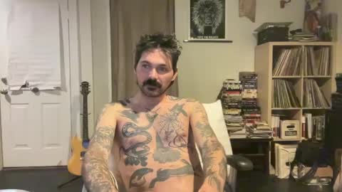 Snapshot of cantleavethehouse chatting on December 19, 7:18 am cantleavethehouse online show from December 19, 7:18 am