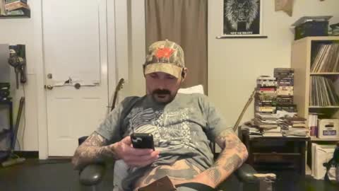 Snapshot of cantleavethehouse chatting on December 29, 11:39 pm cantleavethehouse online show from December 29, 11:39 pm