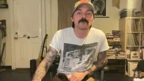 Snapshot of cantleavethehouse chatting on January 4, 12:16 am cantleavethehouse online show from January 4, 12:16 am