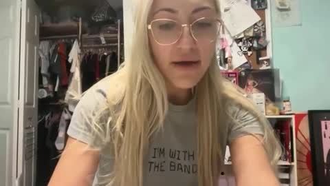 Snapshot of canyousendmemoney chatting on March 1, 7:49 pm baby online show from March 1, 7:49 pm