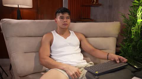 Snapshot of capizzi_ chatting on January 17, 8:01 pm David Capizzi online show from January 17, 8:01 pm