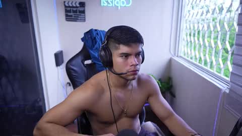 Snapshot of capizzi_ chatting on February 16, 8:38 pm David Capizzi online show from February 16, 8:38 pm