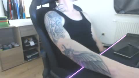 Snapshot of capoo89 chatting on December 2, 5:37 pm Chriz online show from December 2, 5:37 pm