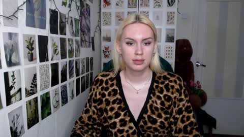 Capricious Scorpio Afa online show from April 3, 1:09 pm