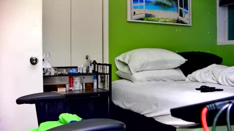 Snapshot of capricorne1965 chatting on February 14, 1:46 am capricorne1965 online show from February 14, 1:46 am