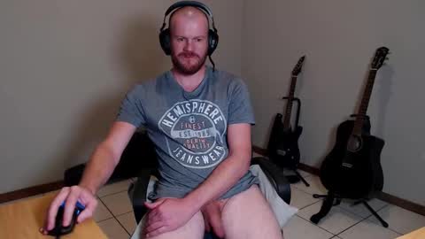 Snapshot of capt_booty chatting on November 6, 7:26 pm capt_booty online show from November 6, 7:26 pm