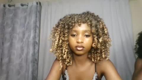 Snapshot of carababey chatting on February 12, 12:38 am carababey online show from February 12, 12:38 am