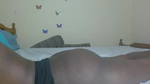 Snapshot of caramelebony_ chatting on February 11, 3:29 am caramelebony_ online show from February 11, 3:29 am