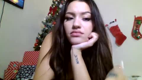 Snapshot of caramelmami26 chatting on December 25, 6:31 am caramelmami26 online show from December 25, 6:31 am