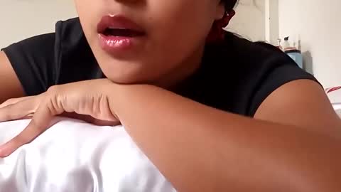 Snapshot of caramelo567285 chatting on May 6, 12:32 pm caramelo567285 online show from May 6, 12:32 pm