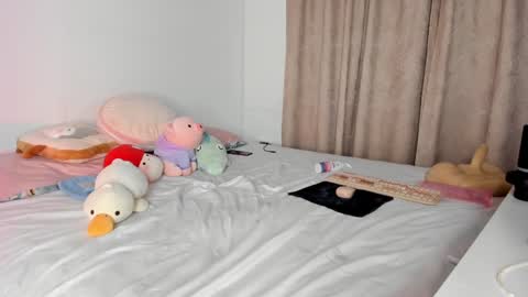 Snapshot of caramelo_xox chatting on December 12, 1:10 am online show from December 12, 1:10 am