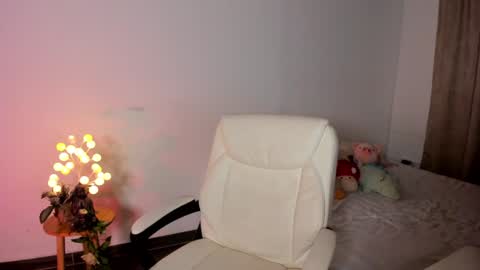Snapshot of caramelo_xox chatting on February 3, 10:47 am online show from February 3, 10:47 am