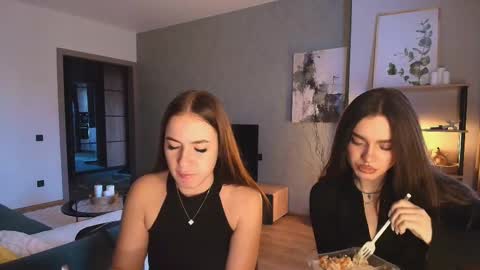 caressyourself online show from November 29, 5:43 am