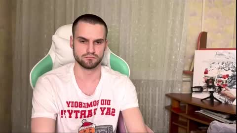 Snapshot of cari_2you chatting on December 13, 7:53 pm Cari online show from December 13, 7:53 pm