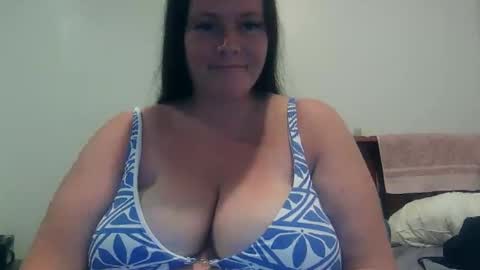 carinabro10 online show from November 3, 2:35 am