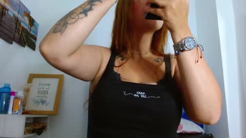 Snapshot of carla_beer chatting on December 28, 11:41 am Carla online show from December 28, 11:41 am