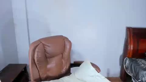 carla_bigcock09 online show from March 28, 9:47 pm