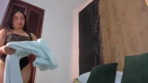 Snapshot of carla_smellie chatting on July 3, 2:07 am C A R L A online show from July 3, 2:07 am