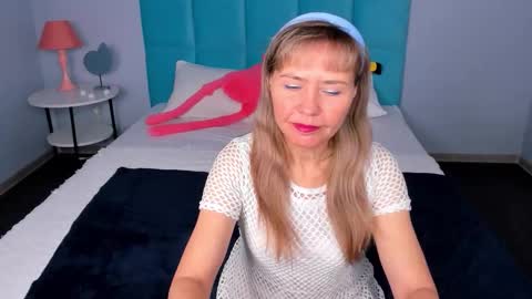 Snapshot of carla_vogue chatting on October 31, 3:18 am Carla Vogue online show from October 31, 3:18 am