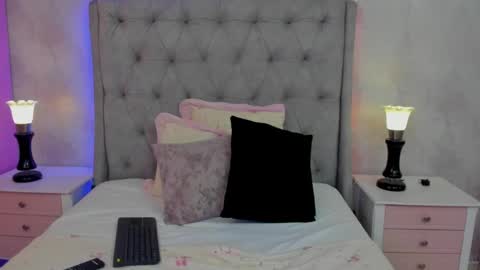 Snapshot of carlabitelly chatting on May 12, 9:12 pm Carla online show from May 12, 9:12 pm
