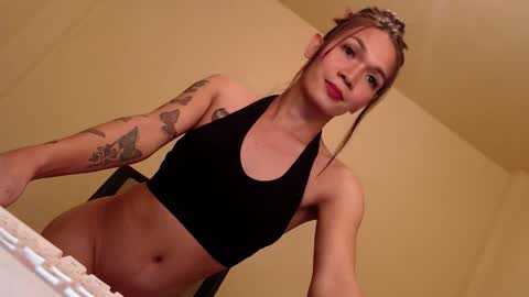 Snapshot of carlamour chatting on November 2, 10:01 pm Carla online show from November 2, 10:01 pm