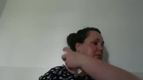 Snapshot of carlaruth chatting on May 27, 2:36 pm Carlaruth online show from May 27, 2:36 pm