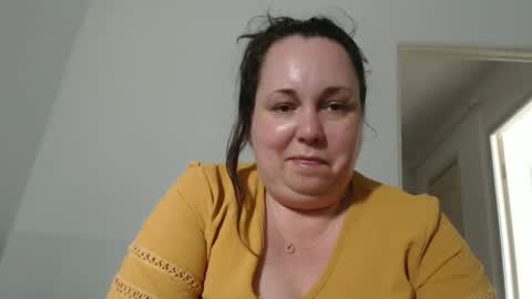 Snapshot of carlaruth chatting on June 2, 3:25 pm Carlaruth online show from June 2, 3:25 pm