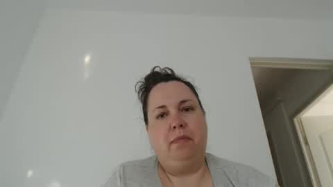 Snapshot of carlaruth chatting on June 9, 4:13 am Carlaruth online show from June 9, 4:13 am