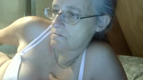 carleeswoman08 online show from June 19, 2:21 pm