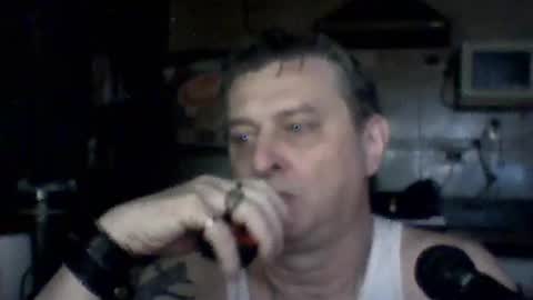 Snapshot of carlos712009 chatting on February 16, 6:42 am carlos712009 online show from February 16, 6:42 am