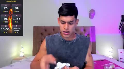 Snapshot of carloshero69 chatting on February 17, 1:13 am carloshero69 online show from February 17, 1:13 am