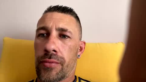 Snapshot of carlosrm440882 chatting on May 18, 1:50 pm carlosrm440882 online show from May 18, 1:50 pm