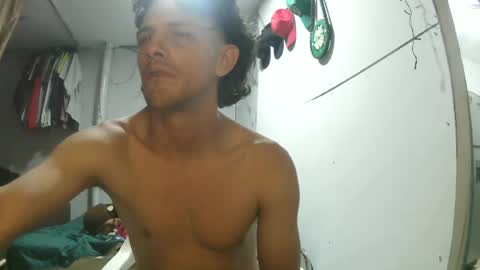 Snapshot of carlossxx96 chatting on June 24, 5:50 am carlossxx96 online show from June 24, 5:50 am