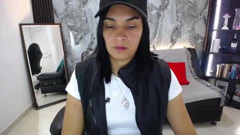 Snapshot of carlota_milf_30 chatting on October 19, 2:18 pm Carlota online show from October 19, 2:18 pm